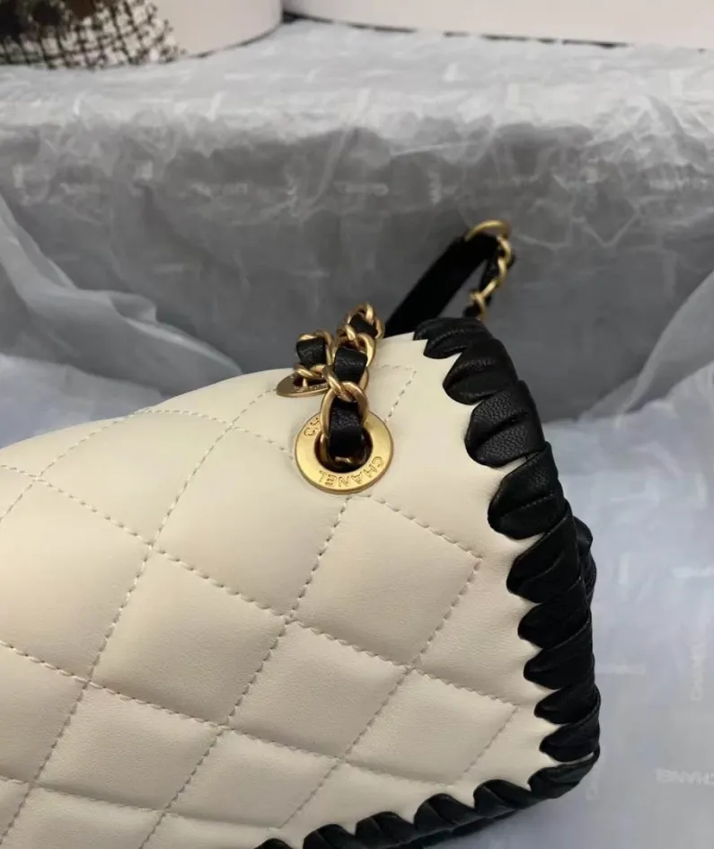 Chanel Tofu Bun Size: 22cm Style: AS2496