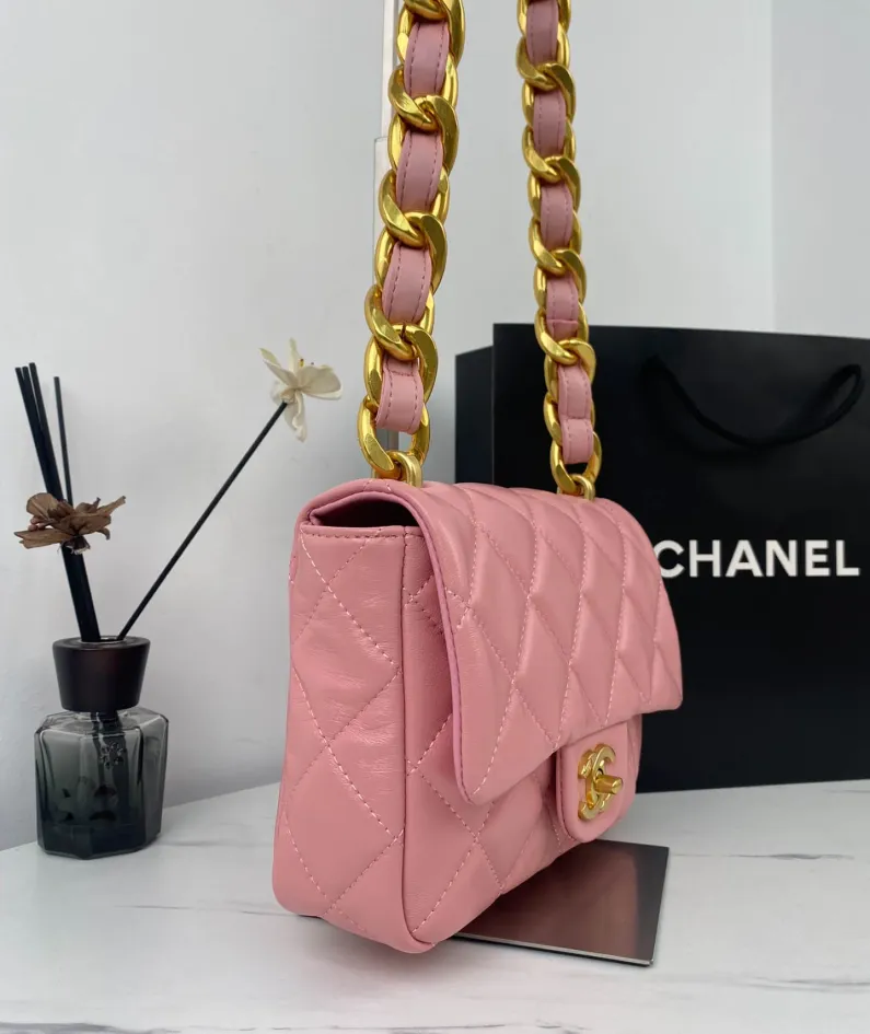 Large Gold Chain Underarm Bag Model Number: As3214