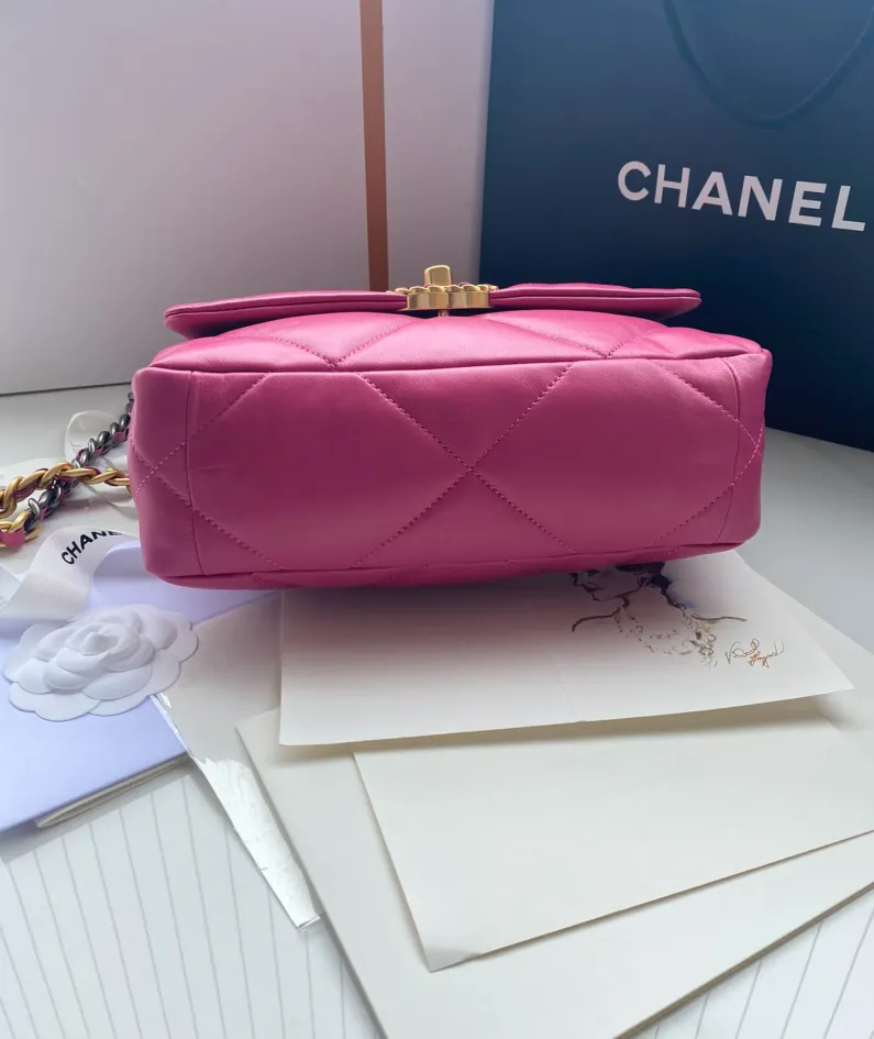 Chanel Model: S1160 Size: 26cm