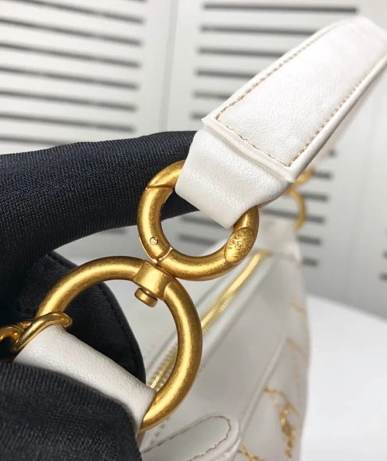 CHANEL round chain bag