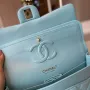 classic flap lambskin light gold buckle classic flap size:25cm