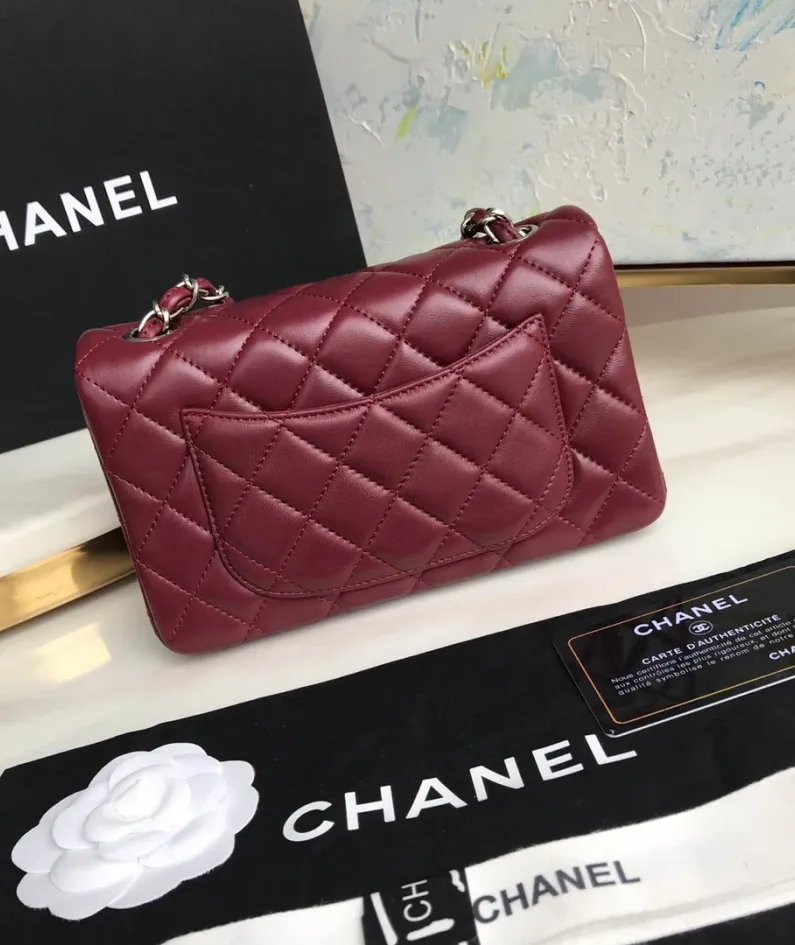 Lambskin Small Bag Size:20X13x7cm Model: 1116