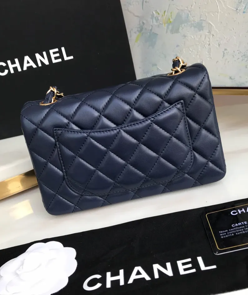 Lambskin Small Bag Size:20X13x7cm Model: 1116
