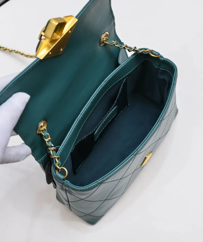 CHANEL retro bag size: 22*7.5*14cm
