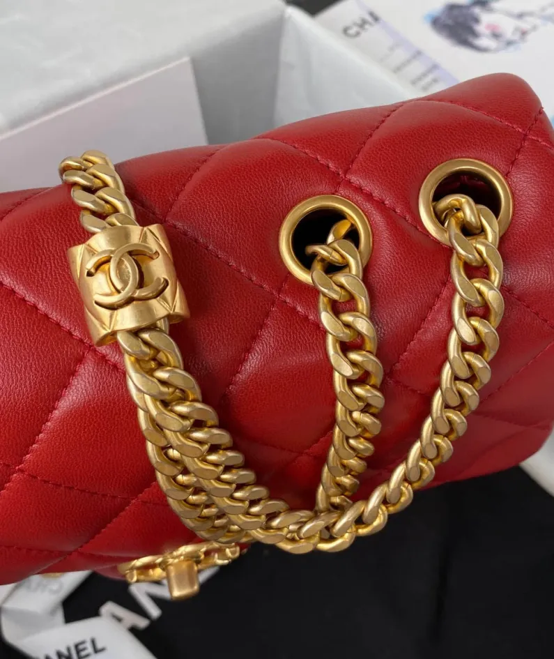 Lambskin Size: 14*22*8cm