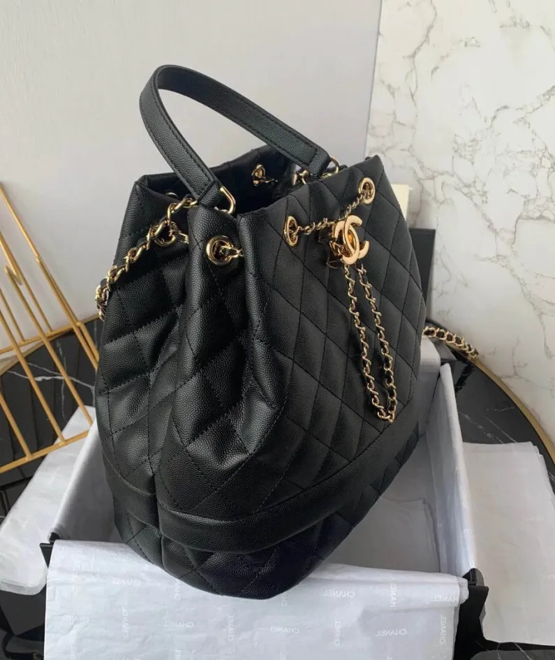 Chanel Women's Bag Size: 24cm Style: AS0769