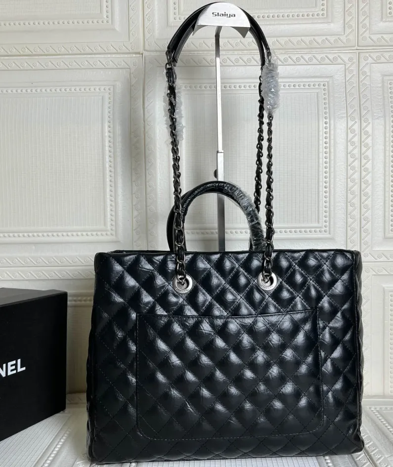 CHANEL palm pattern Size: 35*30*13 Style: 8007