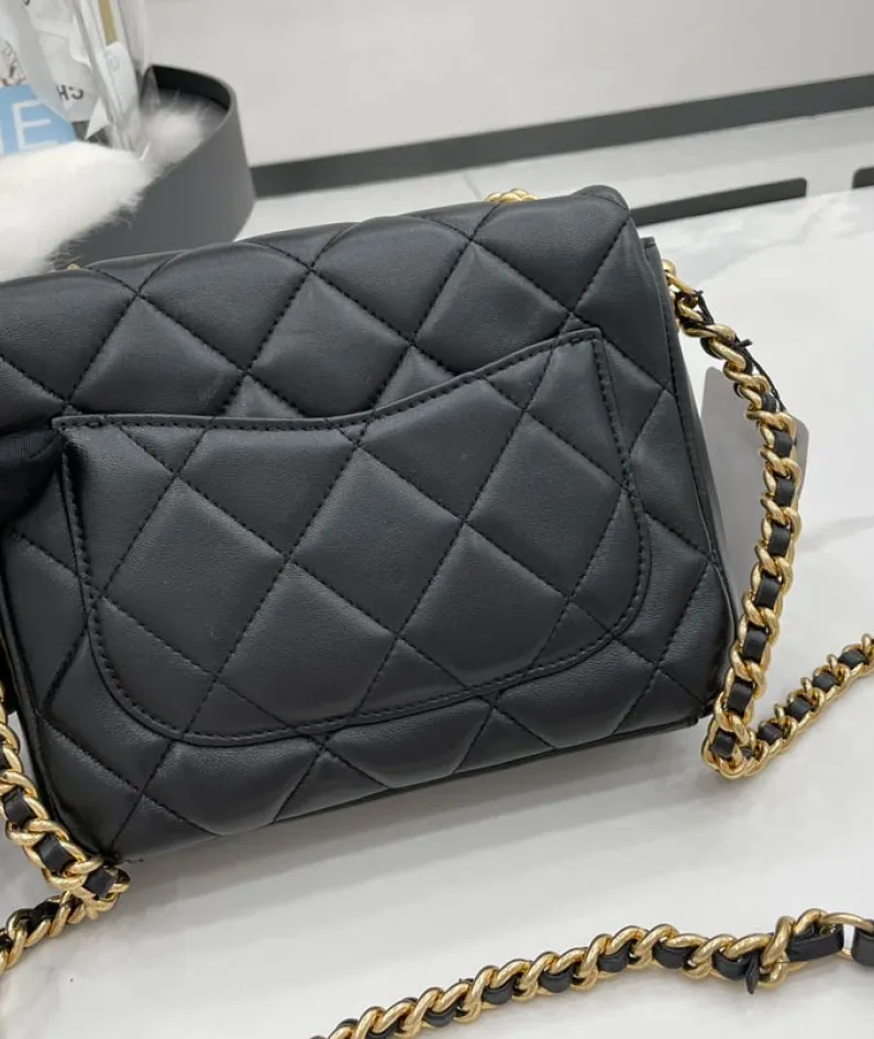 chanel Size: 14*19*4cm Model: AS2734