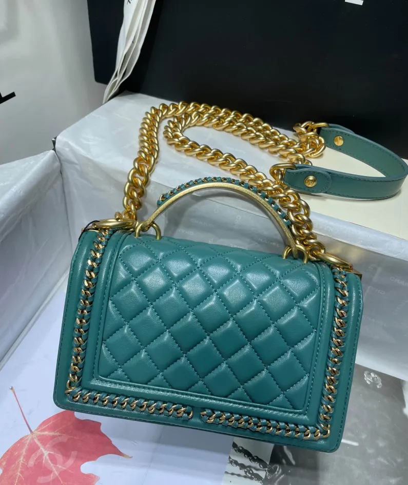 CHANEL Size: 20
