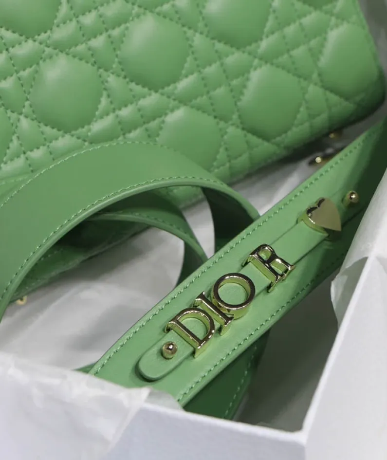 Size: 20x16.5x 8cm