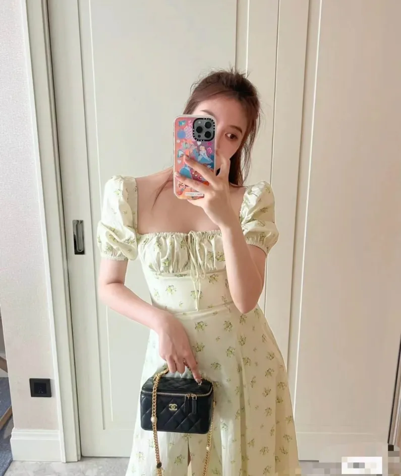 Chanel size: 11*8.5*7cm
