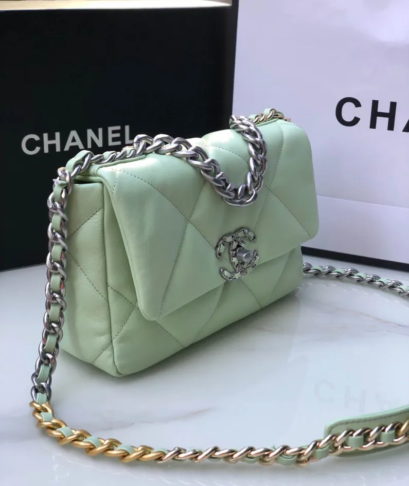 Chanel Model: S1160 Size: 26cm