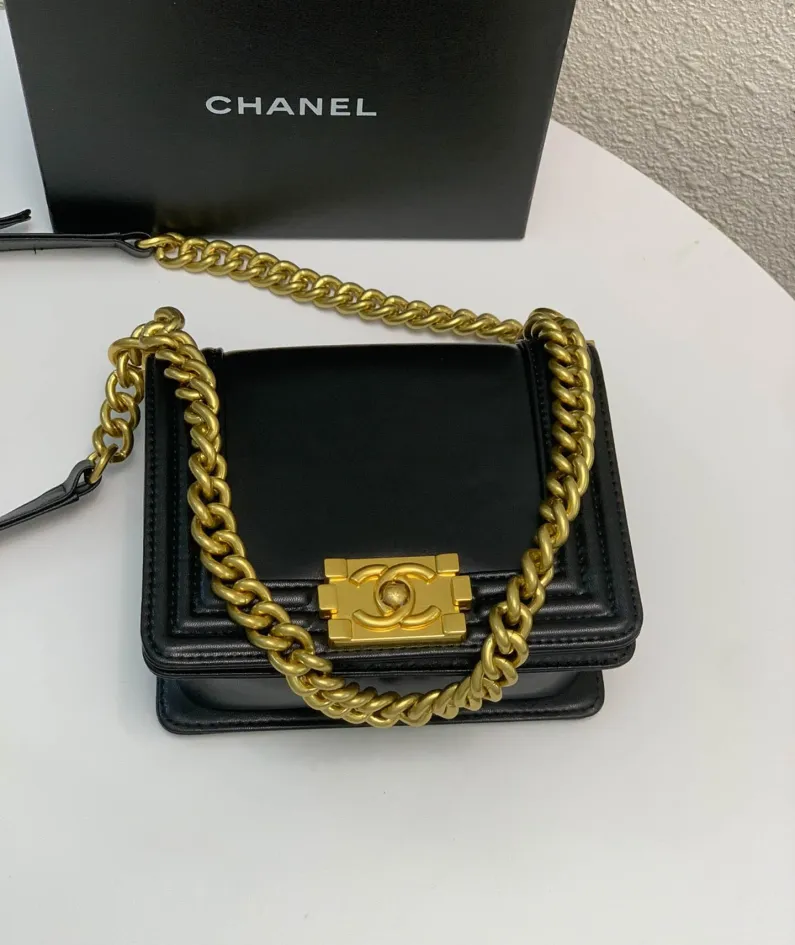 Large vintage gilt size: 18X13X6.5cm