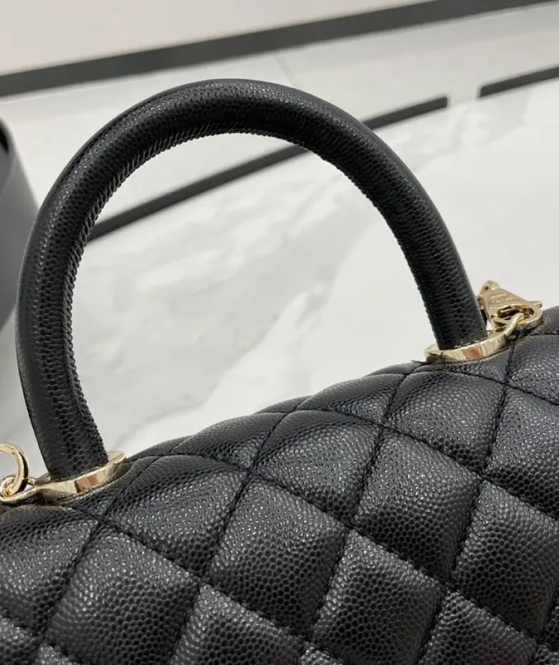 Chanel Size: 19cm*23cm*28cm Model: AS2215/92990/92991