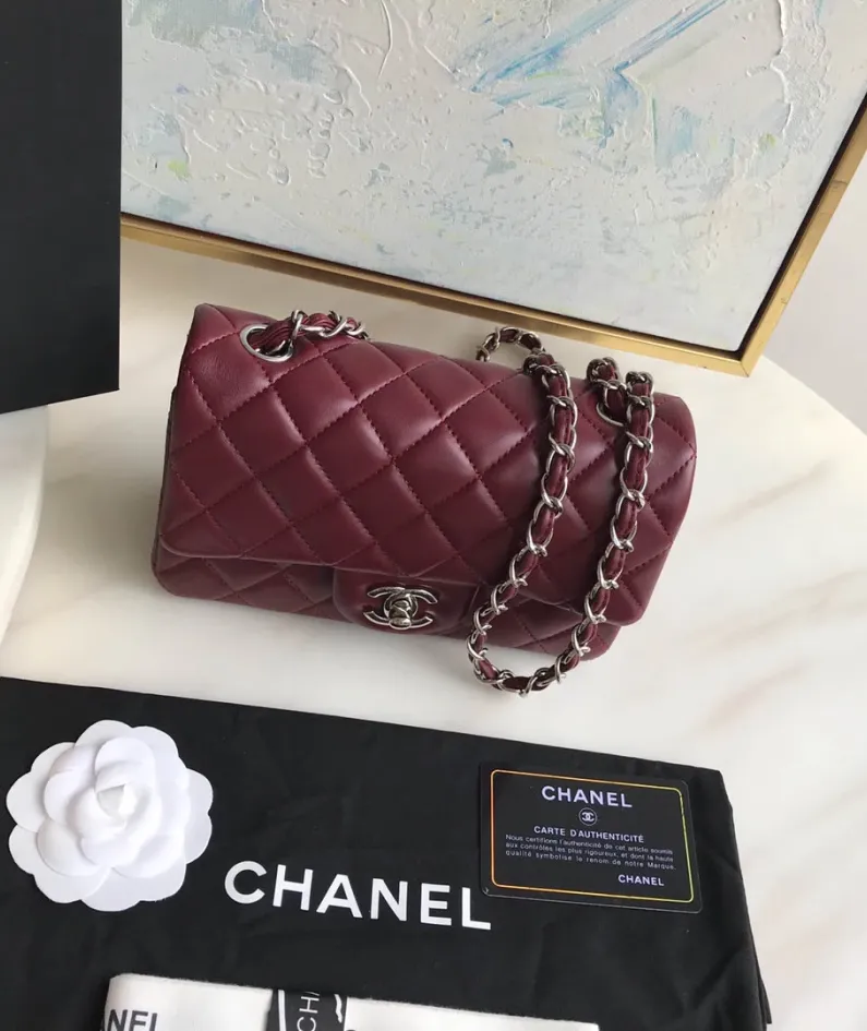 Lambskin Small Bag Size:20X13x7cm Model: 1116
