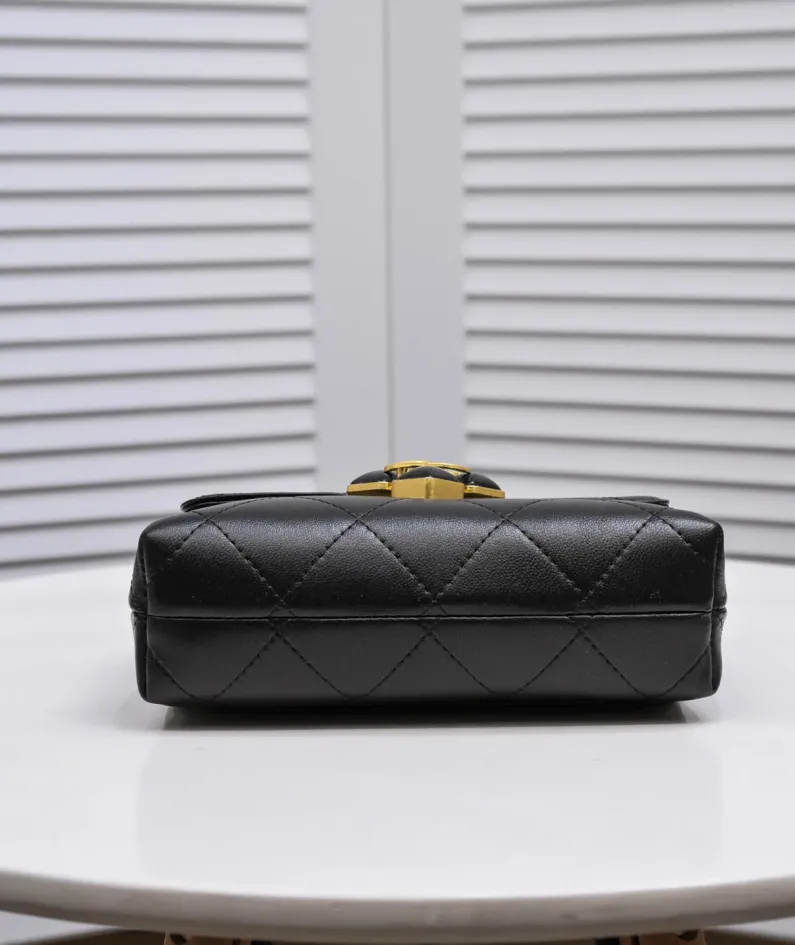 CHANEL retro bag size: 22*7.5*14cm