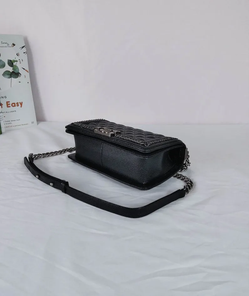 Lambskin Size: 25*16*9cm Style: 67086-2