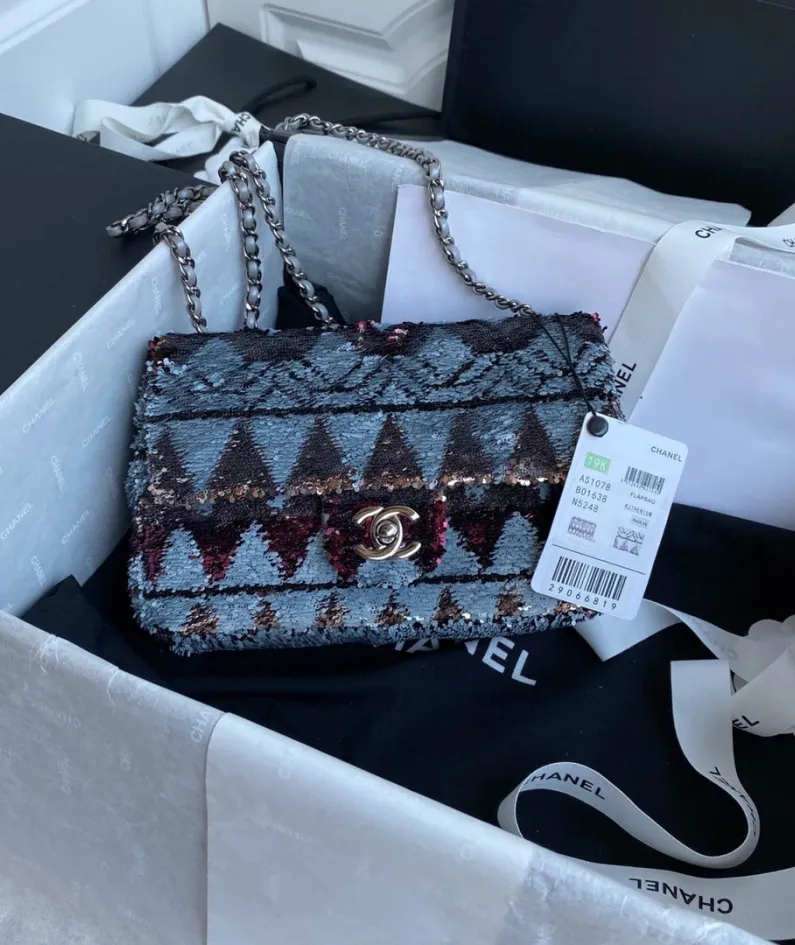 Chanel size: 15x22x7cm