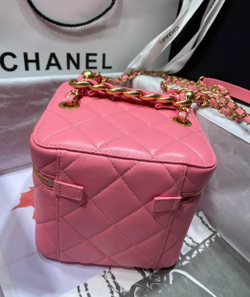 CHANEL Portable ️Crossbody Model: 2020SS ️Size: 16.5*16.5*15