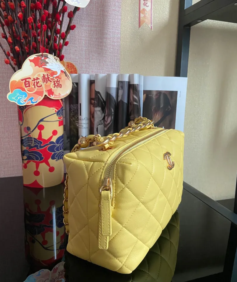 CHANEL Size: 22*10*15