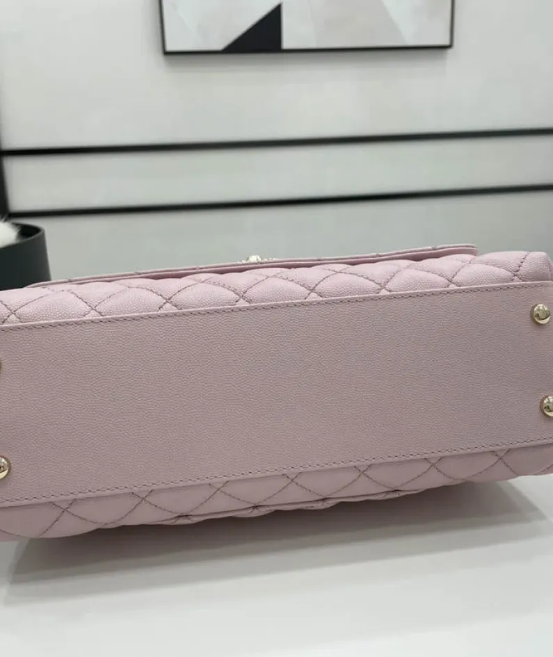 Chanel Size: 19cm*23cm*28cm Model: AS2215/92990/92991