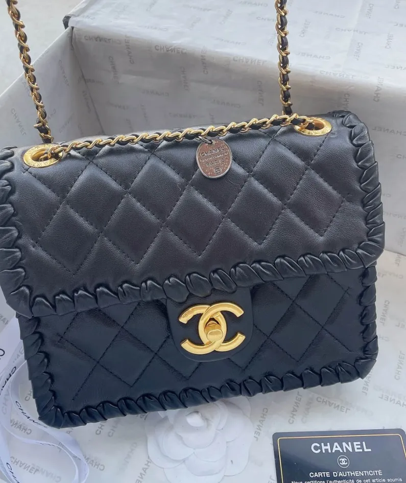 Chanel Tofu Bun Size: Large 22x17cm Style: 1020