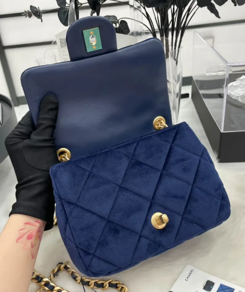 Chanel Size: 20cm