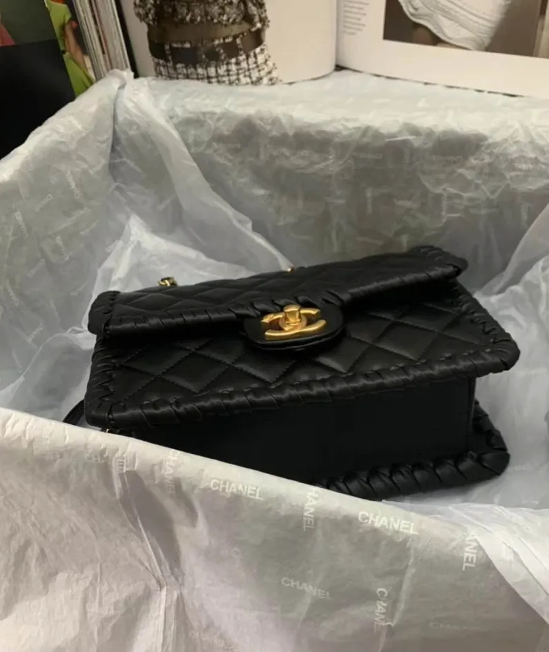Chanel Tofu Bun Size: 22cm Style: AS2496