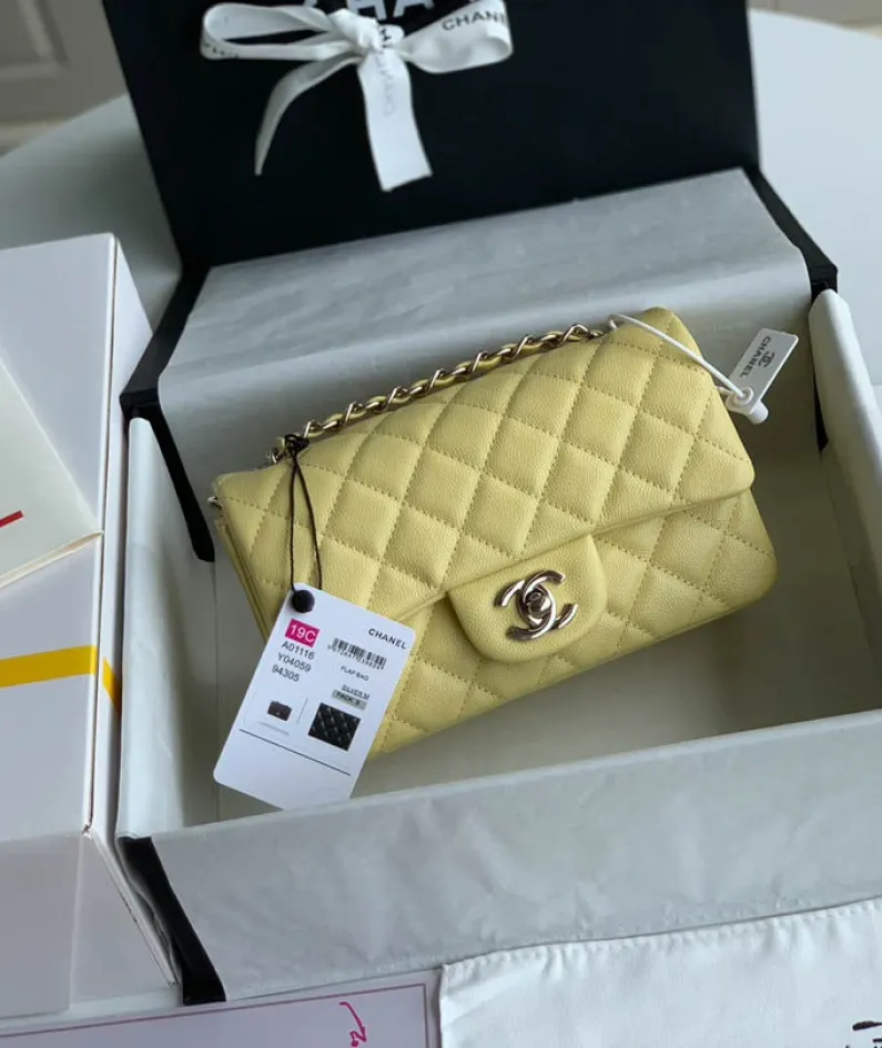 Lambskin Small Bag Size:20X13x7cm Model: 1116