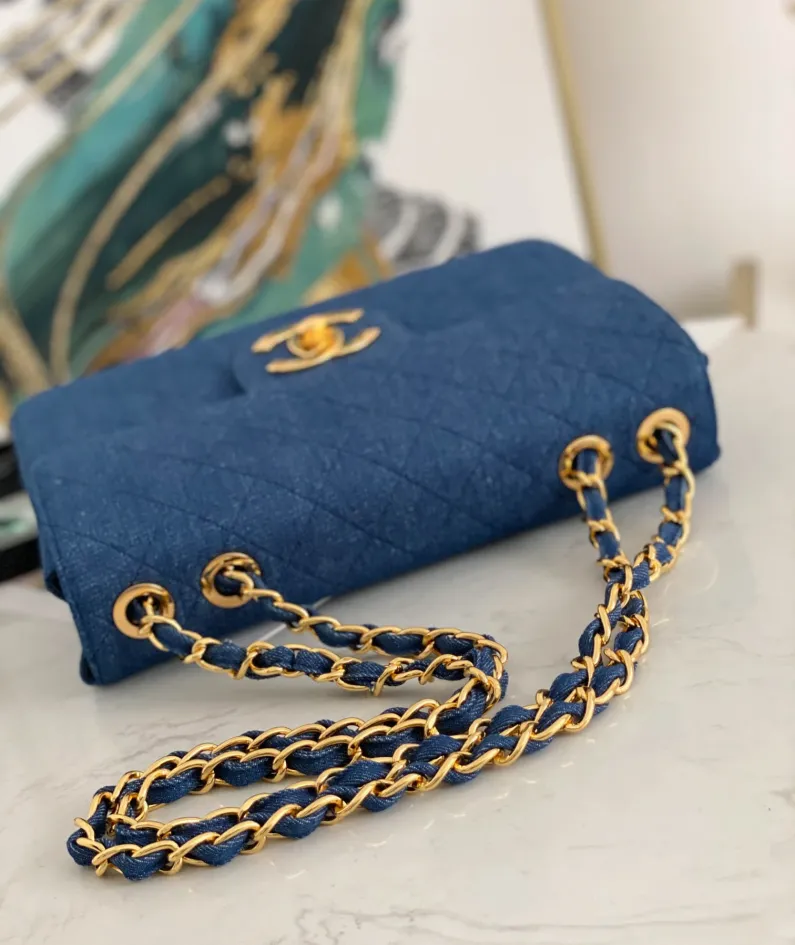 Chanel size 30.21.8cm