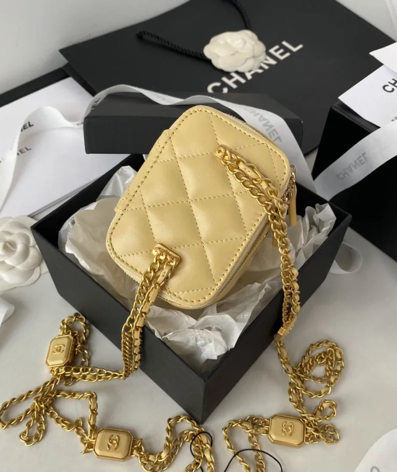 Chanel size: 11*8.5*7cm