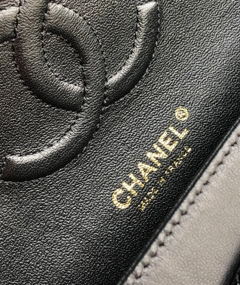 Chanel patent leather pouch size:25.5cm Ident No.: 1112