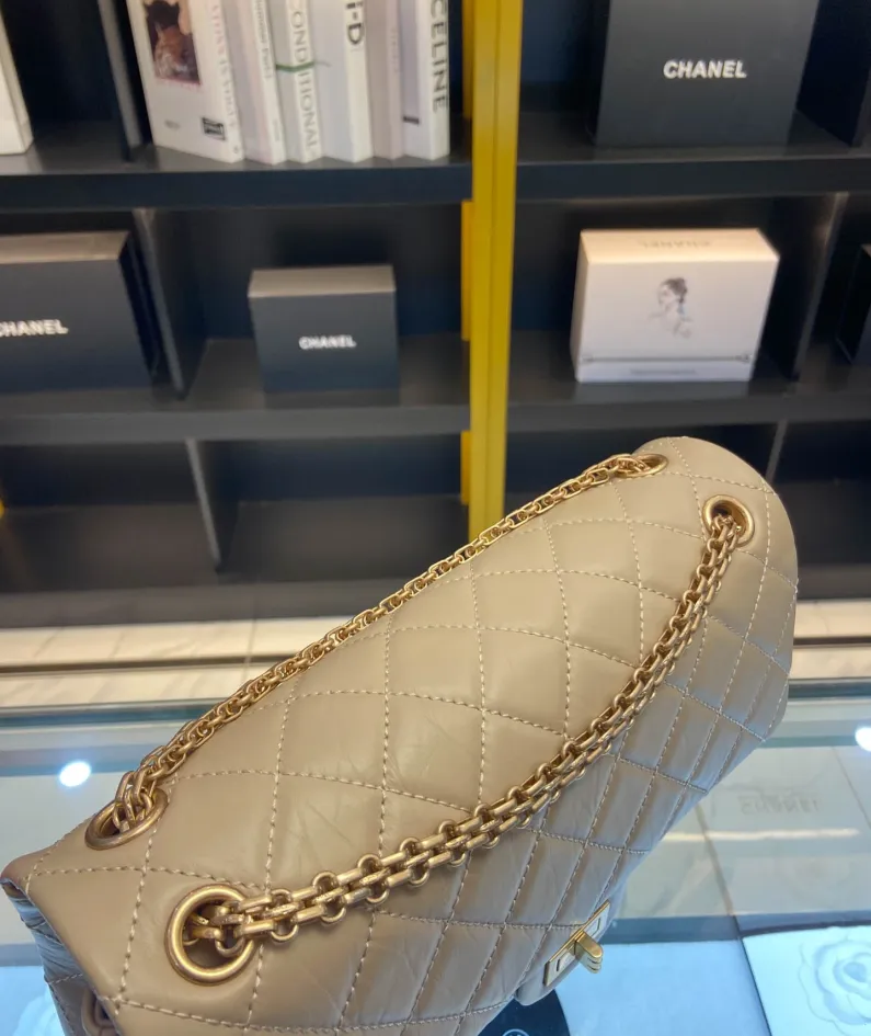 CHANEL Size: 24cm Ident No.: 037586