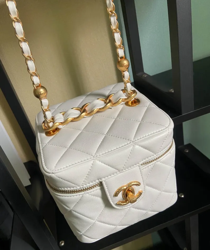 CHANEL size 16.5/16.5/15