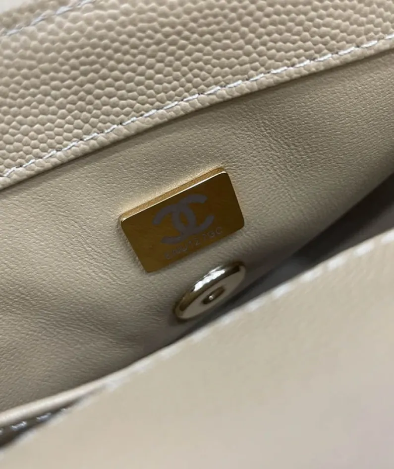 Chanel Size: 19cm/23cm/28cm Model Number: AS2215/92990/92991