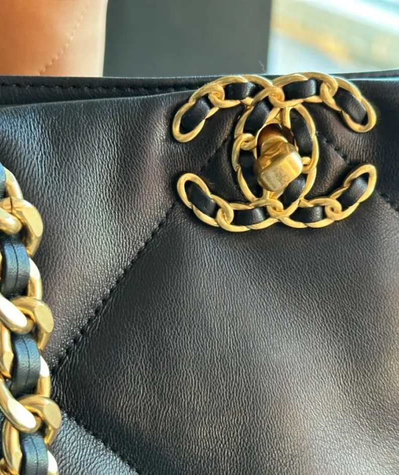 CHANEL Model: AS366# Size: 24 X41 X10