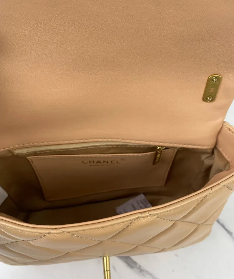 Large Gold Chain Underarm Bag Model Number: As3214