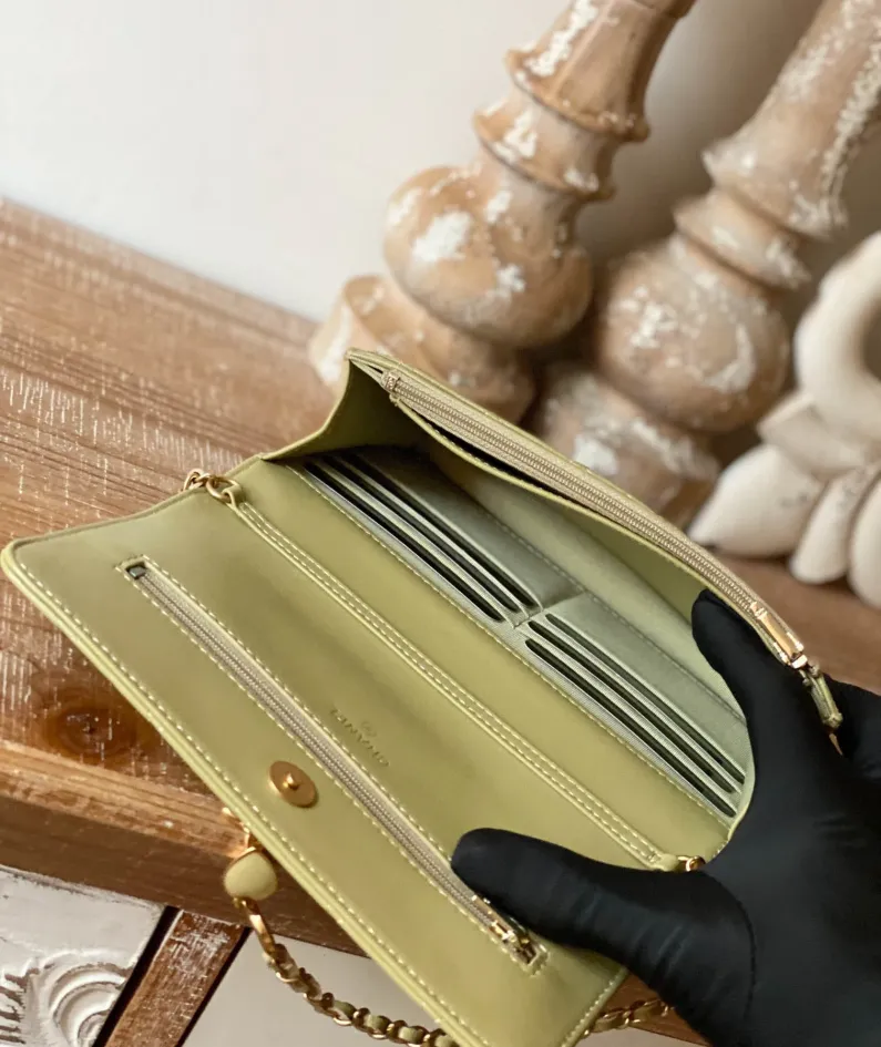 Chanel Stewardess Bag Size: 19cm Model Number: 81225 Light Yellow