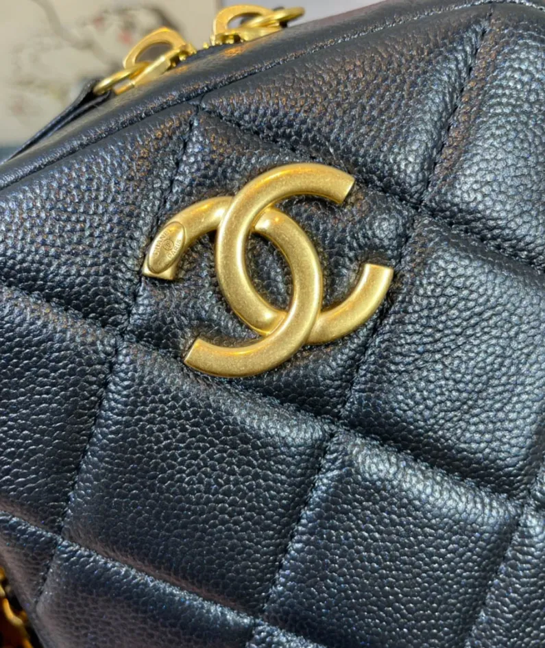 Chane•l Model: AS2857 Size: 12x17x6cm