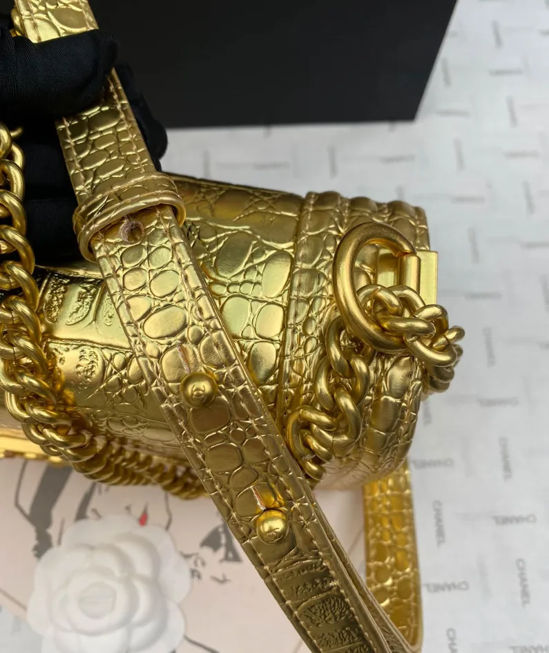 Gilt buckle series Model number: 67086 Size: W25*H14-16*D7.5