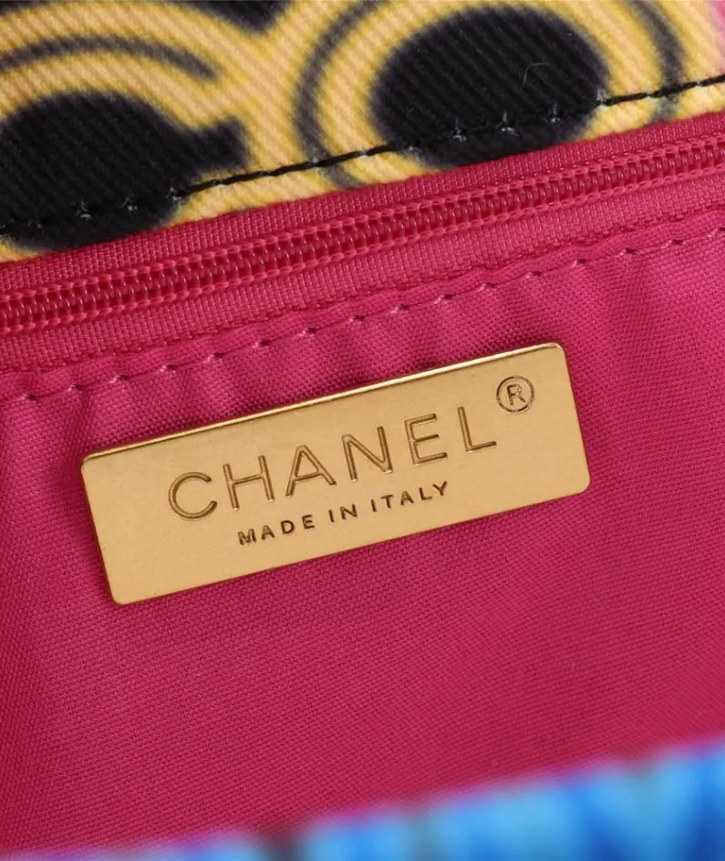 Chanel Model: S1161 Size: 30cm