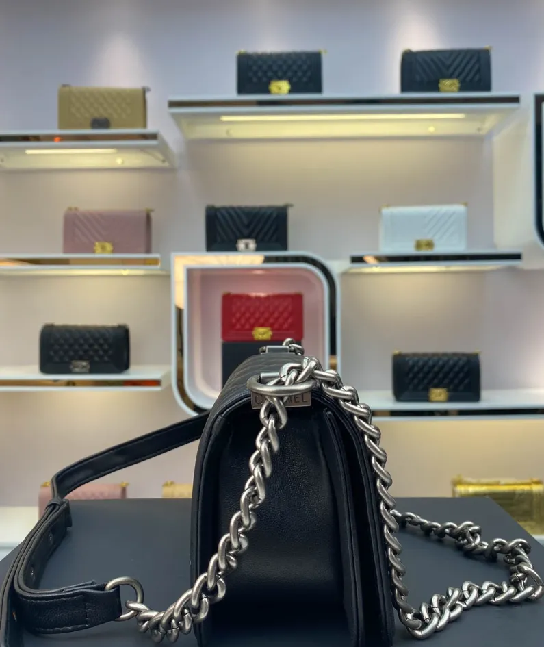 Gold Buckle Calfskin Size 20*12*7cm Model Number: 67085