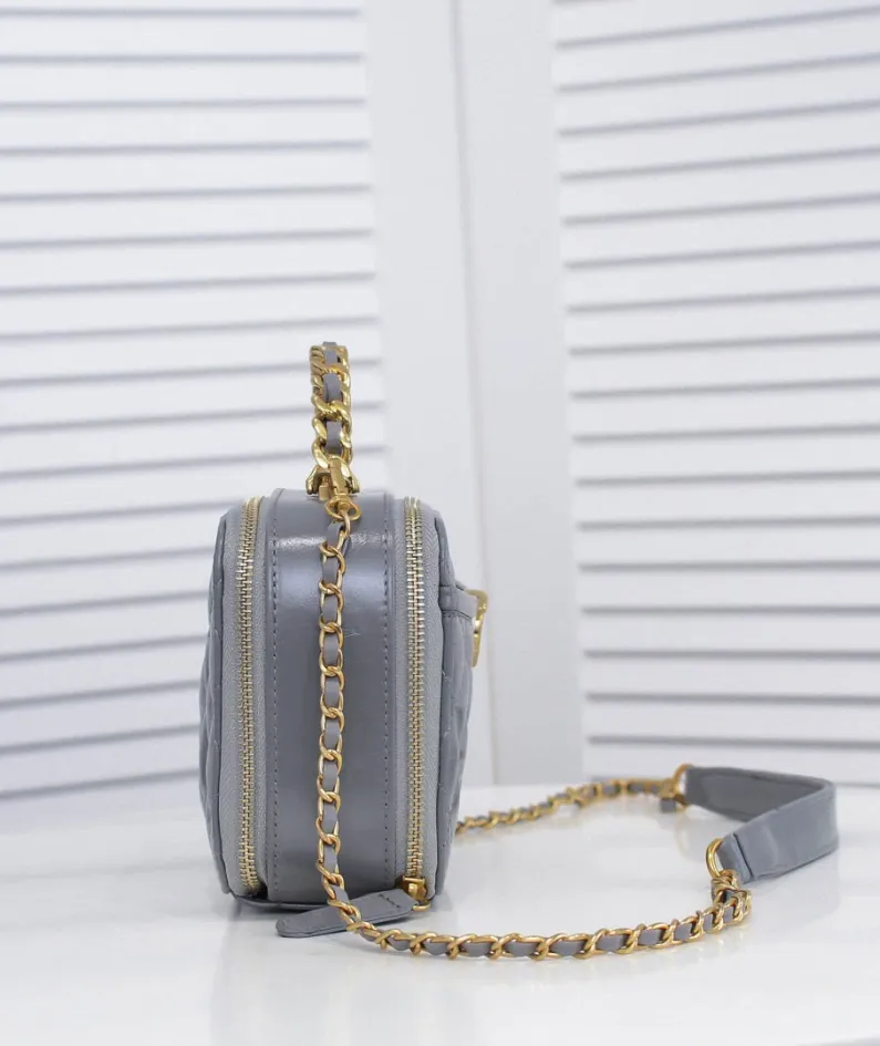 Chanel Size: Large 13.5*18.5x7.5cm Style Number: 9055