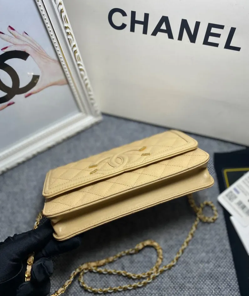 Cross bag gold buckle Model: 82003 Size: 19cm