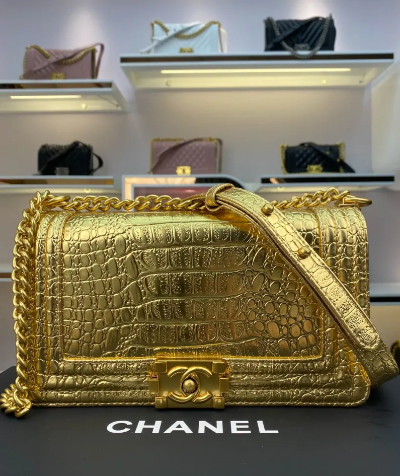 Gilt buckle series Model number: 67086 Size: W25*H14-16*D7.5