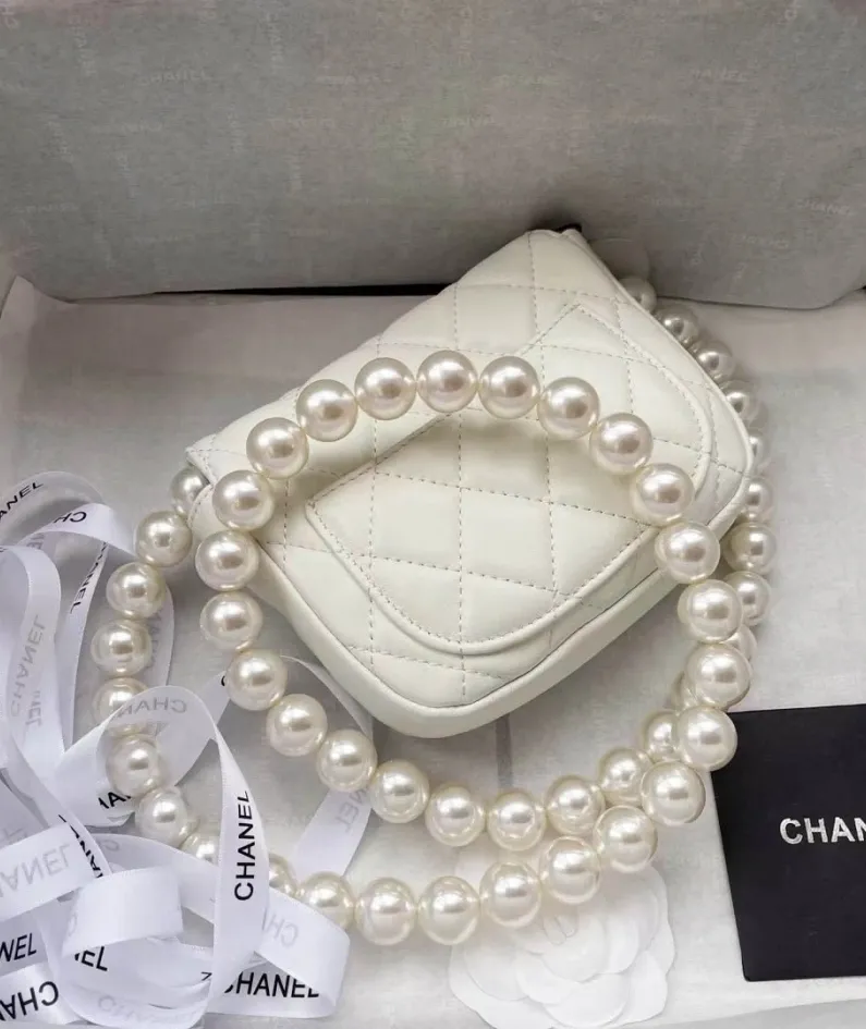 CHANEL round chain bag