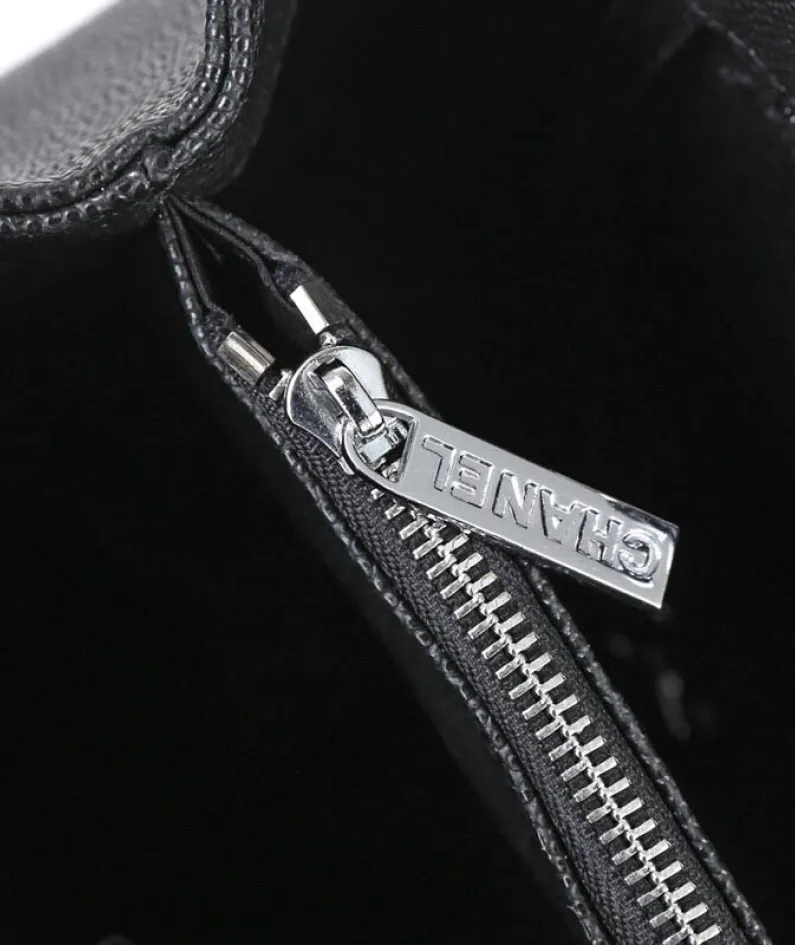 Chanel Size: 34.5x25.5x14 Style: 50995