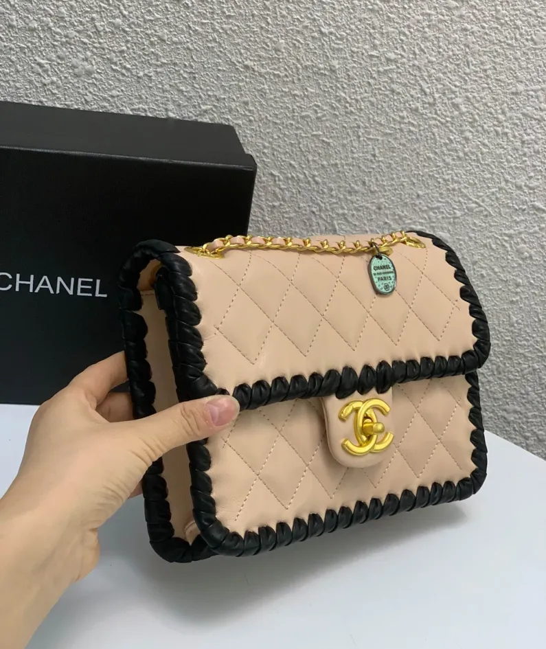 Lambskin Size: 24cm