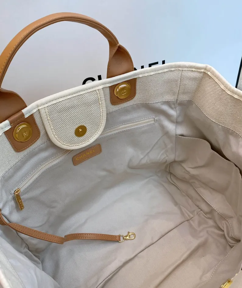 Chanel Model: AS66941 Size: 39cm