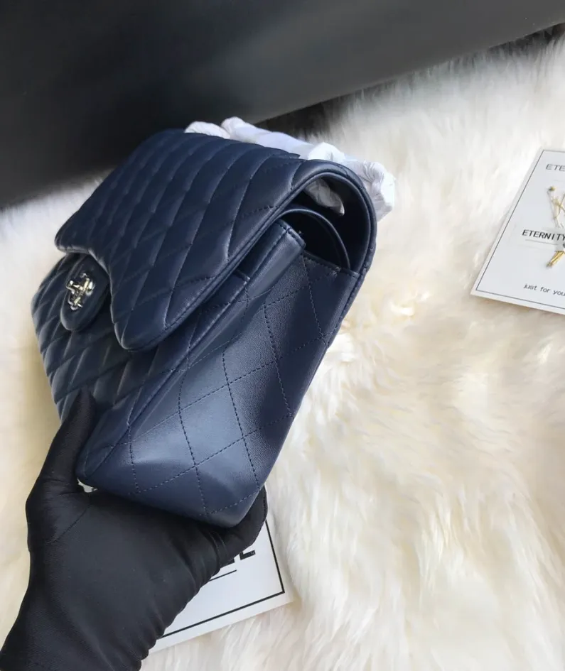 Lambskin Model: 1113 Size: 30cm
